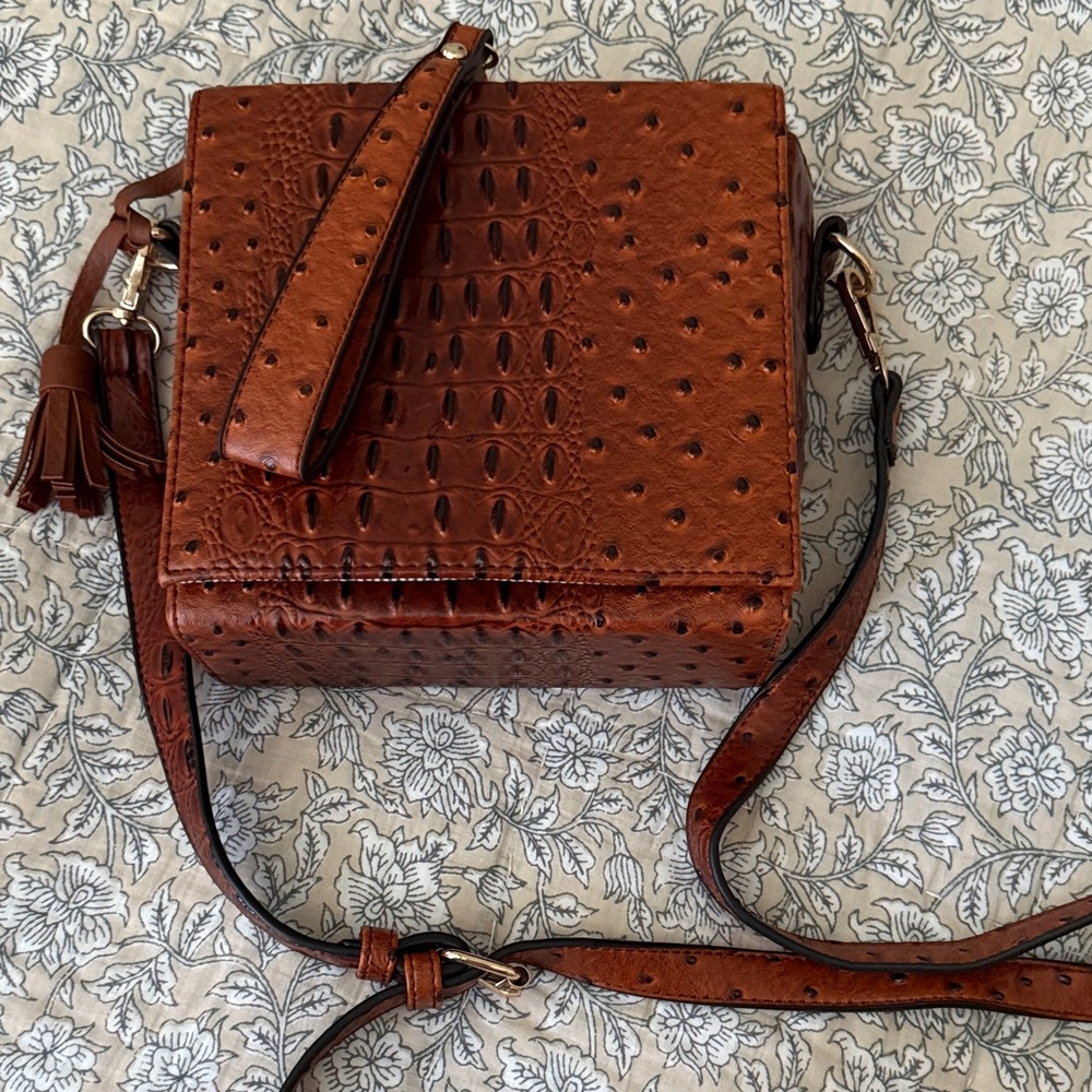 Elegant Brown faux Leather Crossbody Bag